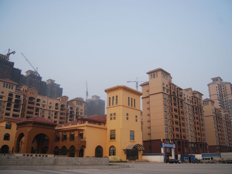華強(qiáng)城一期二標(biāo)段工程（2010年省文明工地、省“結(jié)構(gòu)中州杯”工程）
